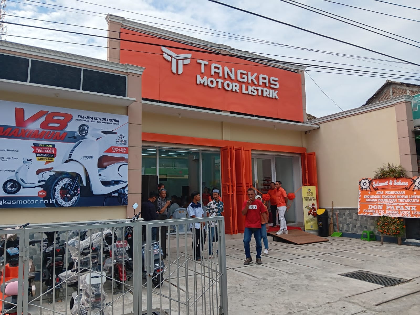 Showroom Tangkas Motor Listrik di Prambanan Yogyakarta.