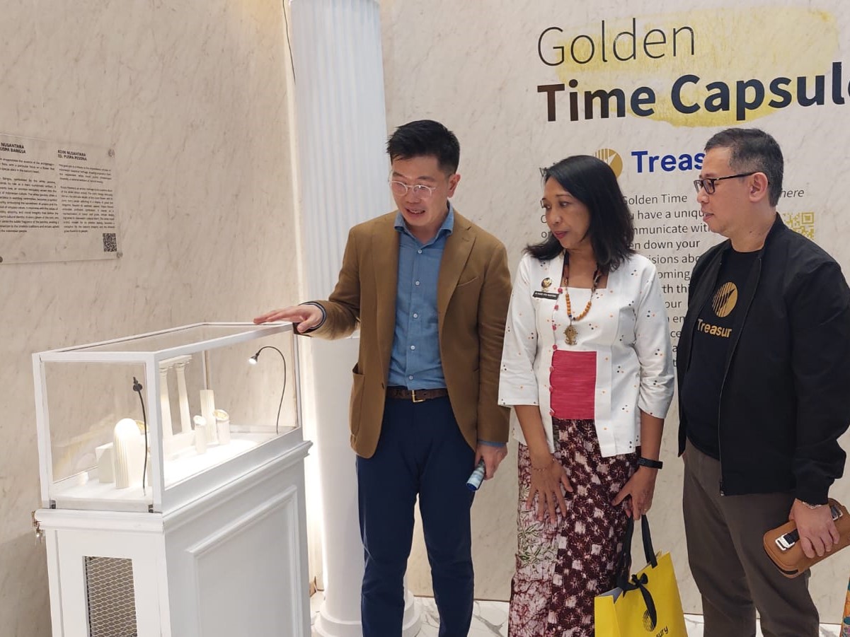 Karya Gold-Shaping The Future besutan Eldwin Pradipta dapat dikunjungi di booth Treasury di Art Jakarta 2023 di JIExpo Kemayoran.