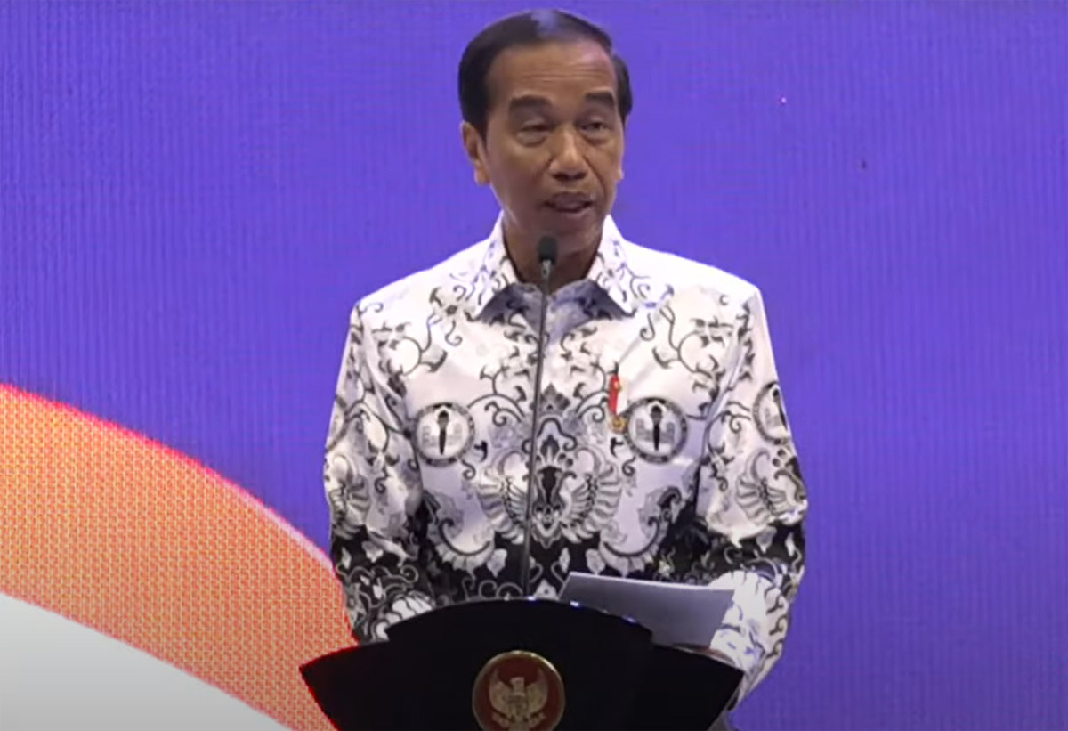 Presiden Joko Widodo mengingatkan Mendikbudristek perubahan kurikulum menjadi salah satu pemicu stres guru di Indonesia.