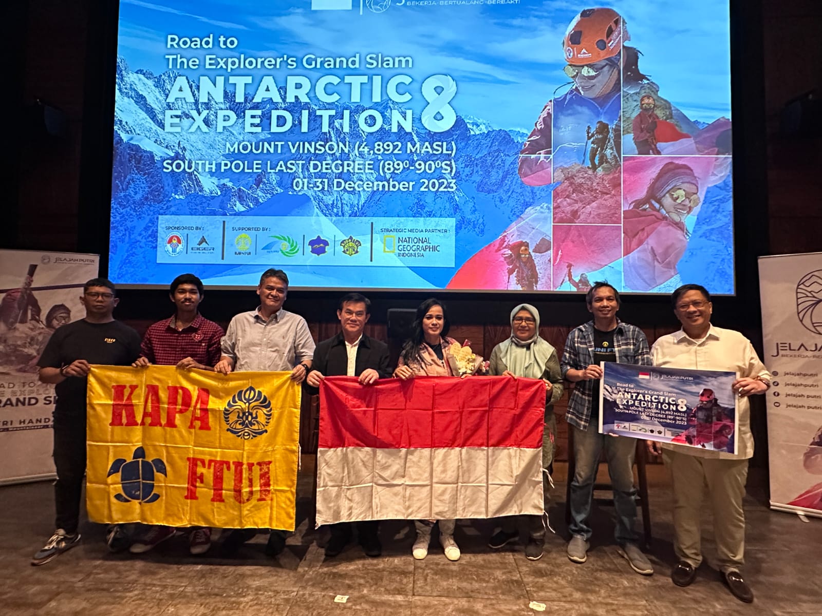 Konfereri pers Putri Handayani yang siap menjalani Road to The Explorer’s Grand Slam “Antarctic 8 Expedition” di Jakarta, Kamis (30/11). 