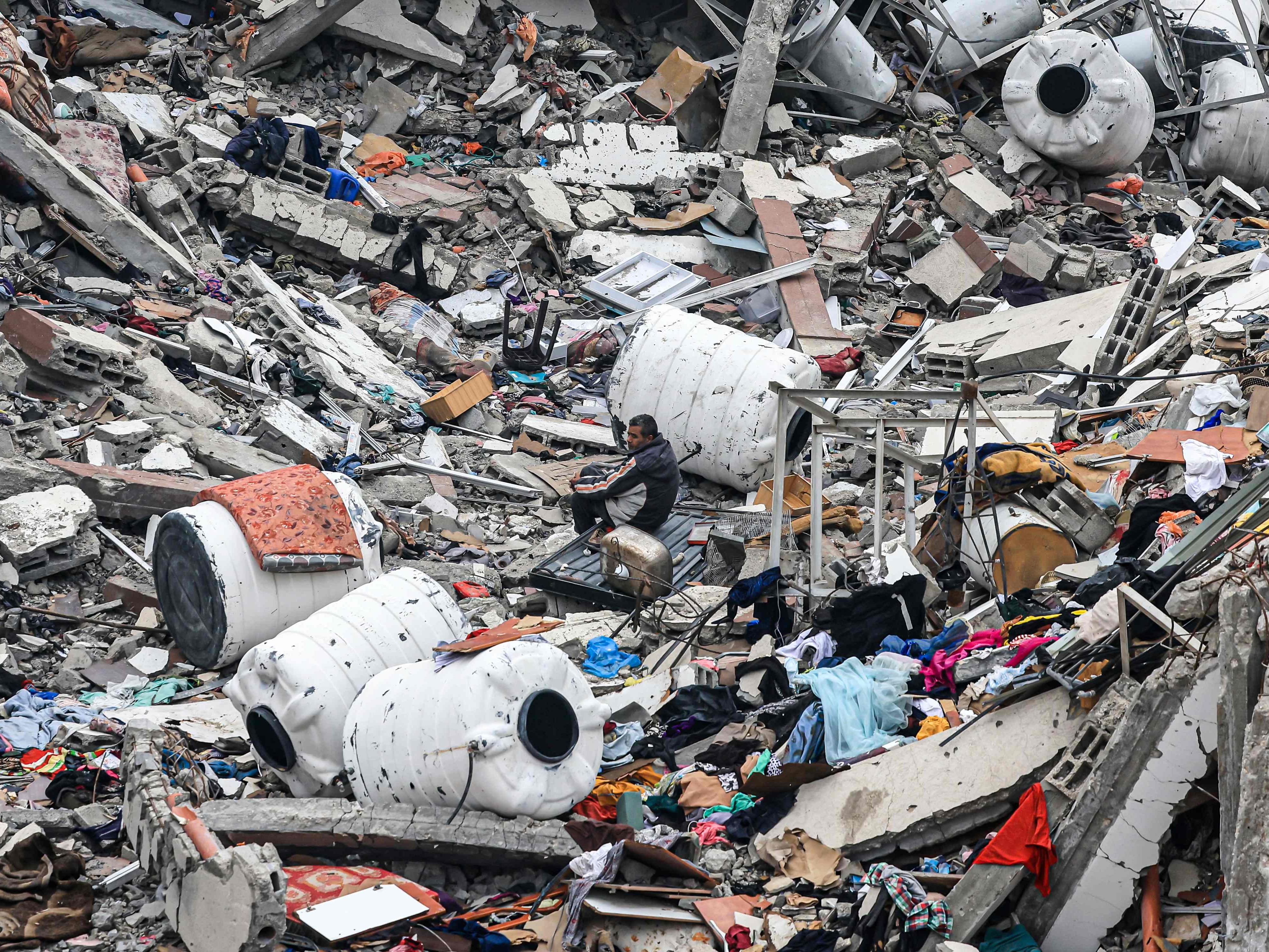 Keluarga-Keluarga Gaza kembali ke Rumah Mereka yang Hancur