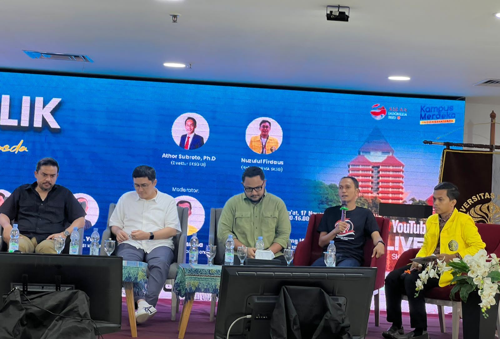 Diskusi publik bertema Demokrasi di mata anak muda menghadapi Pilpres 2024, di Aula IASTH, Universitas Indonesia (UI), Jakarta.