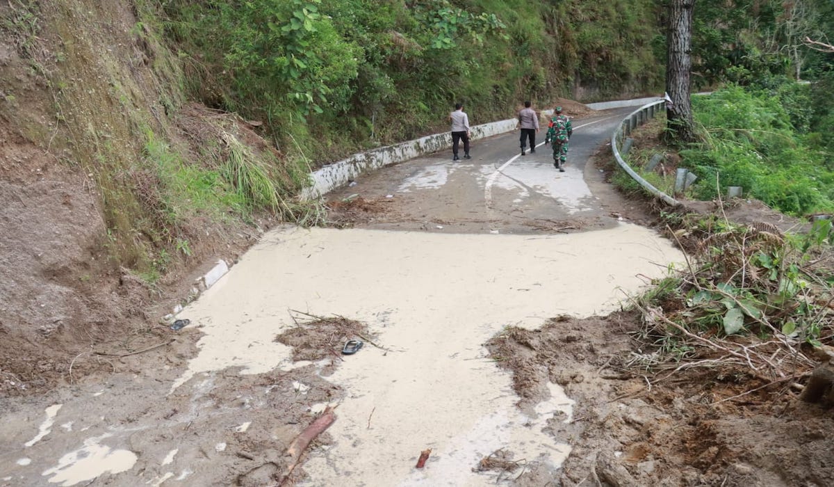 Jelang Nataru jalan di Sukabumi rawan longsor