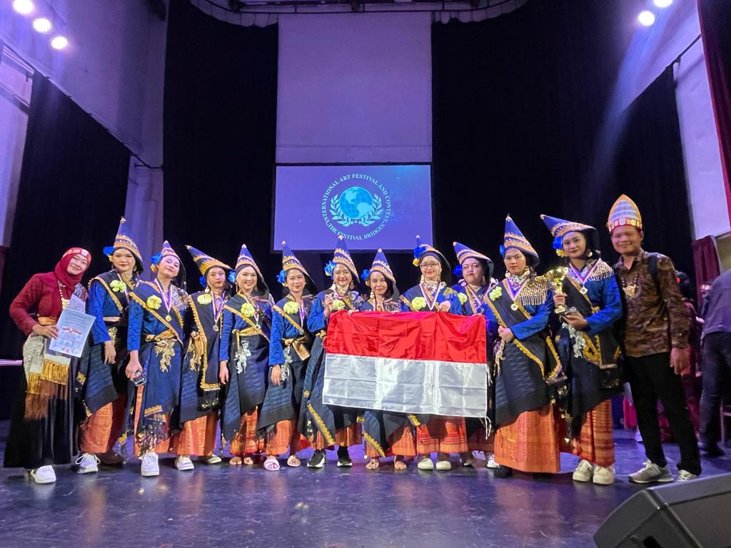 Tim Labschool Cibubur membawa harum nama Indonesia di 38th International Competition and Folklore, Dance and Music Festival 