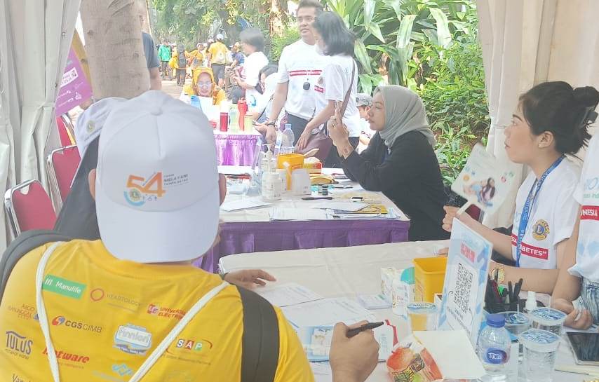 PT Biotek Farmasi Indonesia ambil bagian pada Jalan Santai Bersama 1.000 Penyandang Disabilitas melalui pemeriksaan gula darah gratis.