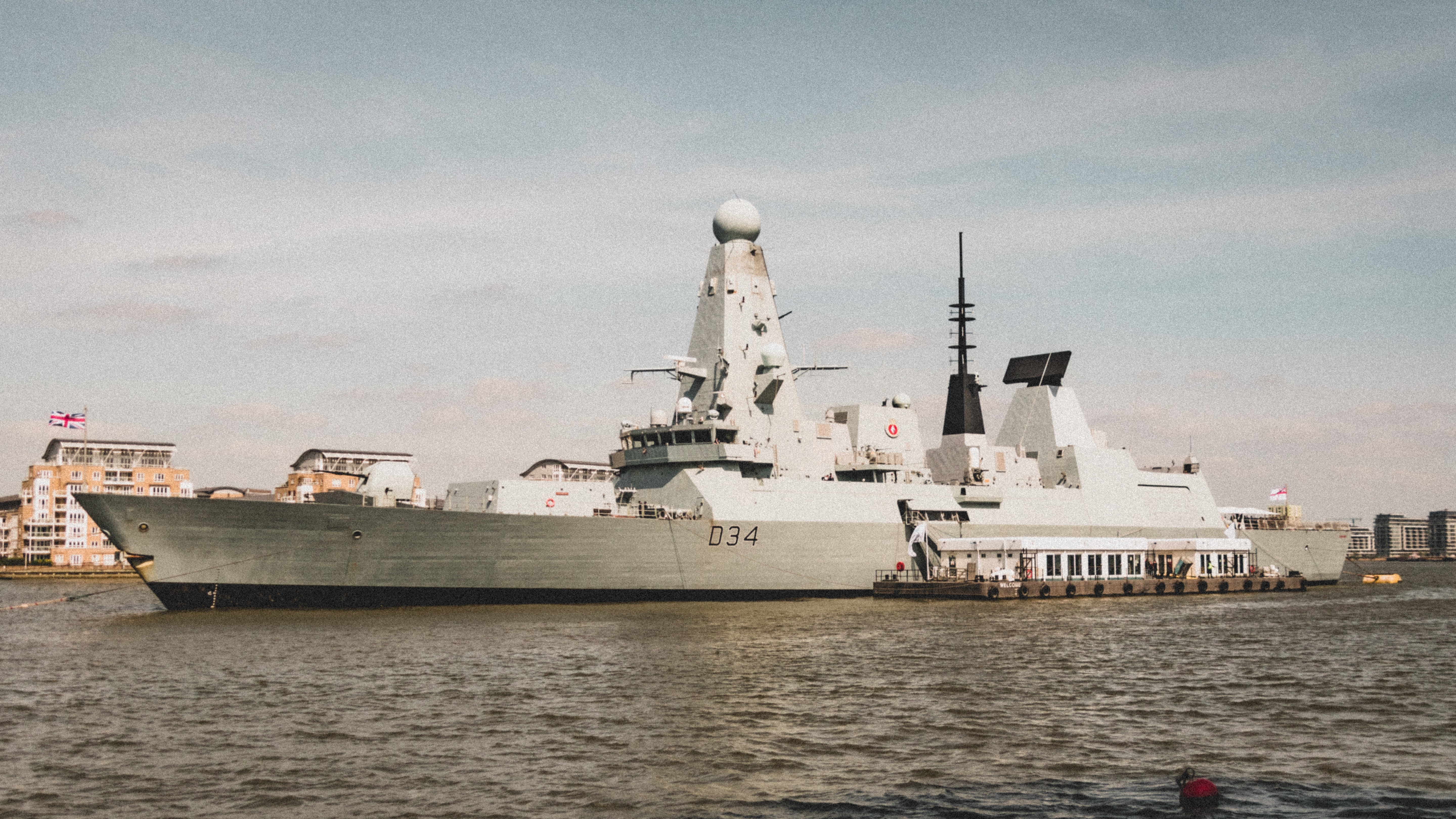 HMS Diamond adalah kapal perusak Tipe 45, dengan kemampuan menembakkan rudal dari langit.