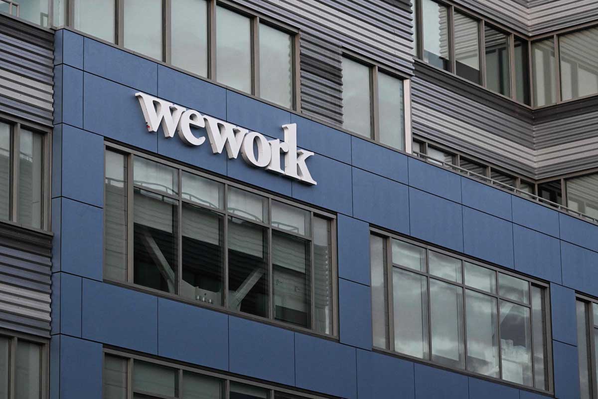 Raksasa ruang kerja bersama WeWork mengajukan kebangkrutan sebagai upaya menegosiasi penurunan utang mereka.