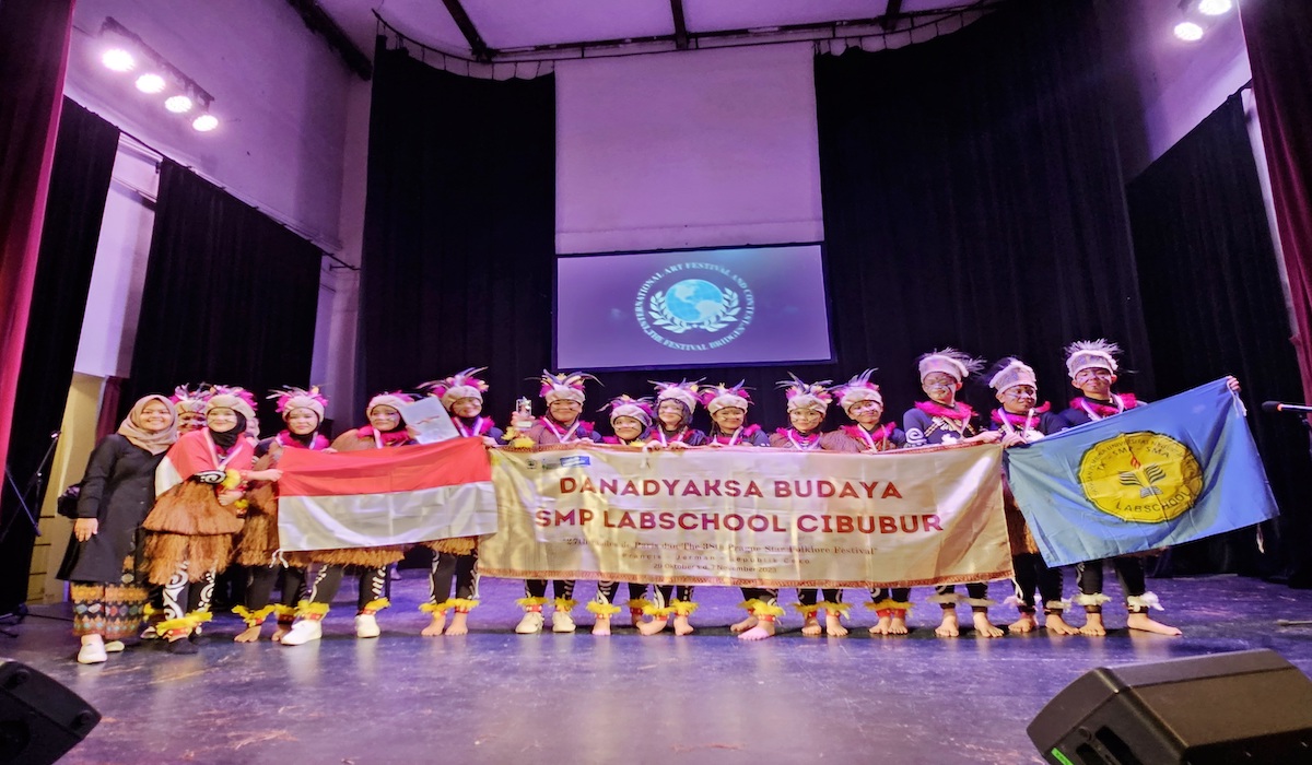 Tim Danadyaksa Budaya SMP Labschool Cibubur terima dua prestasi internasional