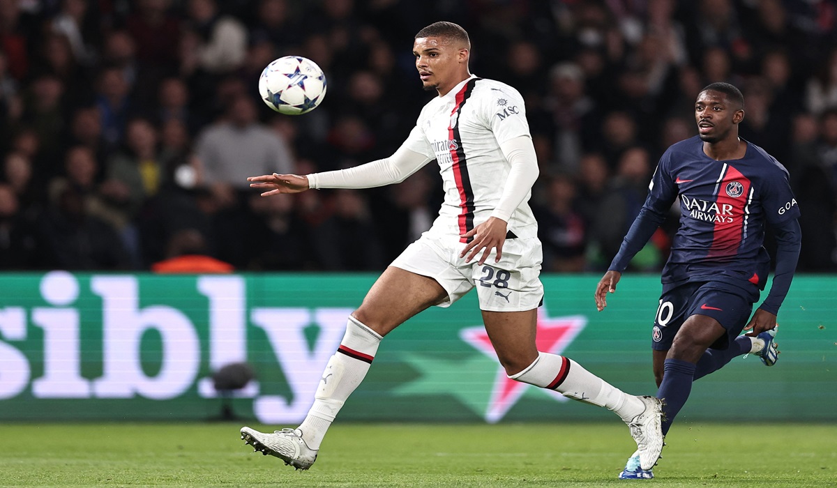 Bek AC Milan Malick Thiaw (kiri)