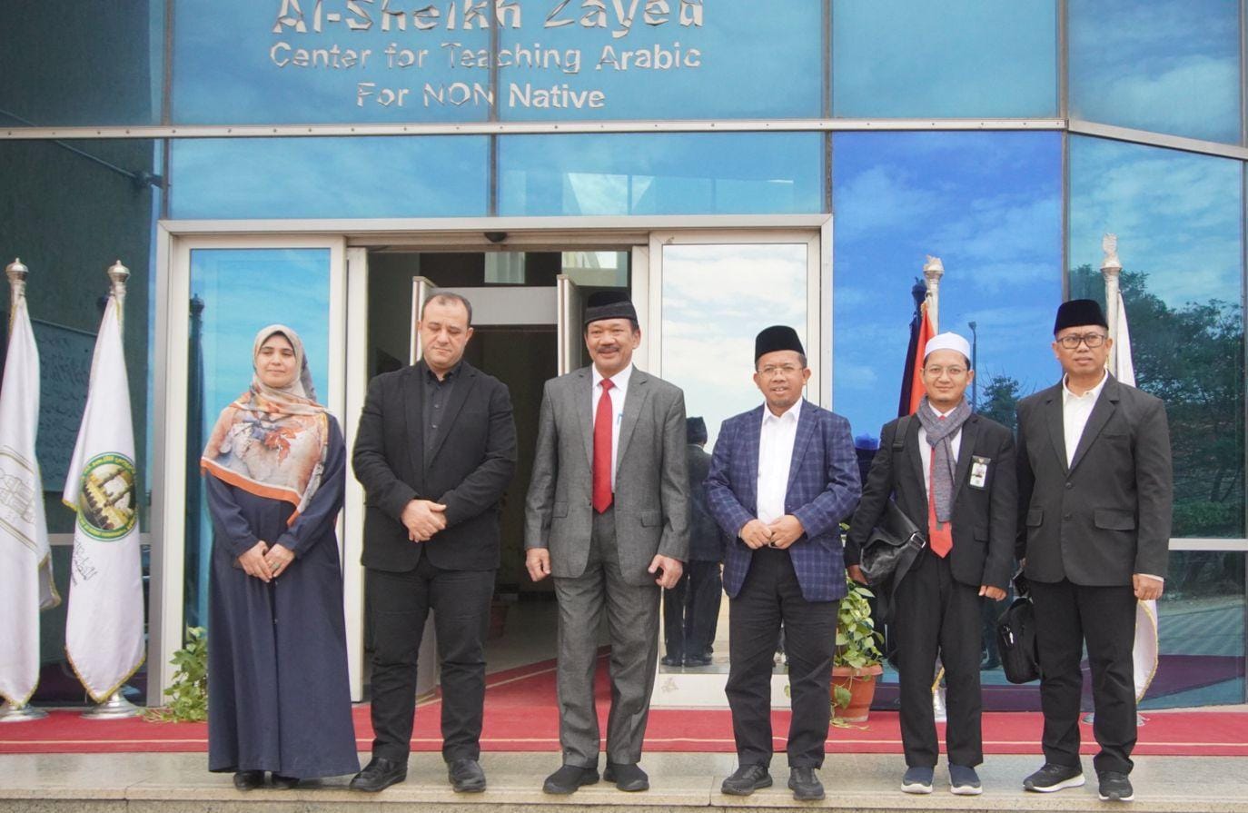  Ketua Baznas KH Noor Achmad (tiga kiri)