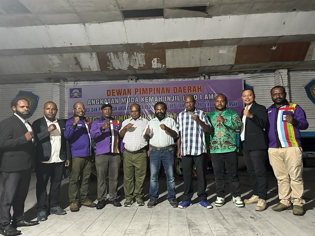 Pelantikan kepengurusan DPD I dan DPD II Angkatan Muda Kemah Injil (AMKI) di Papua Tengah, Selasa (31/10).