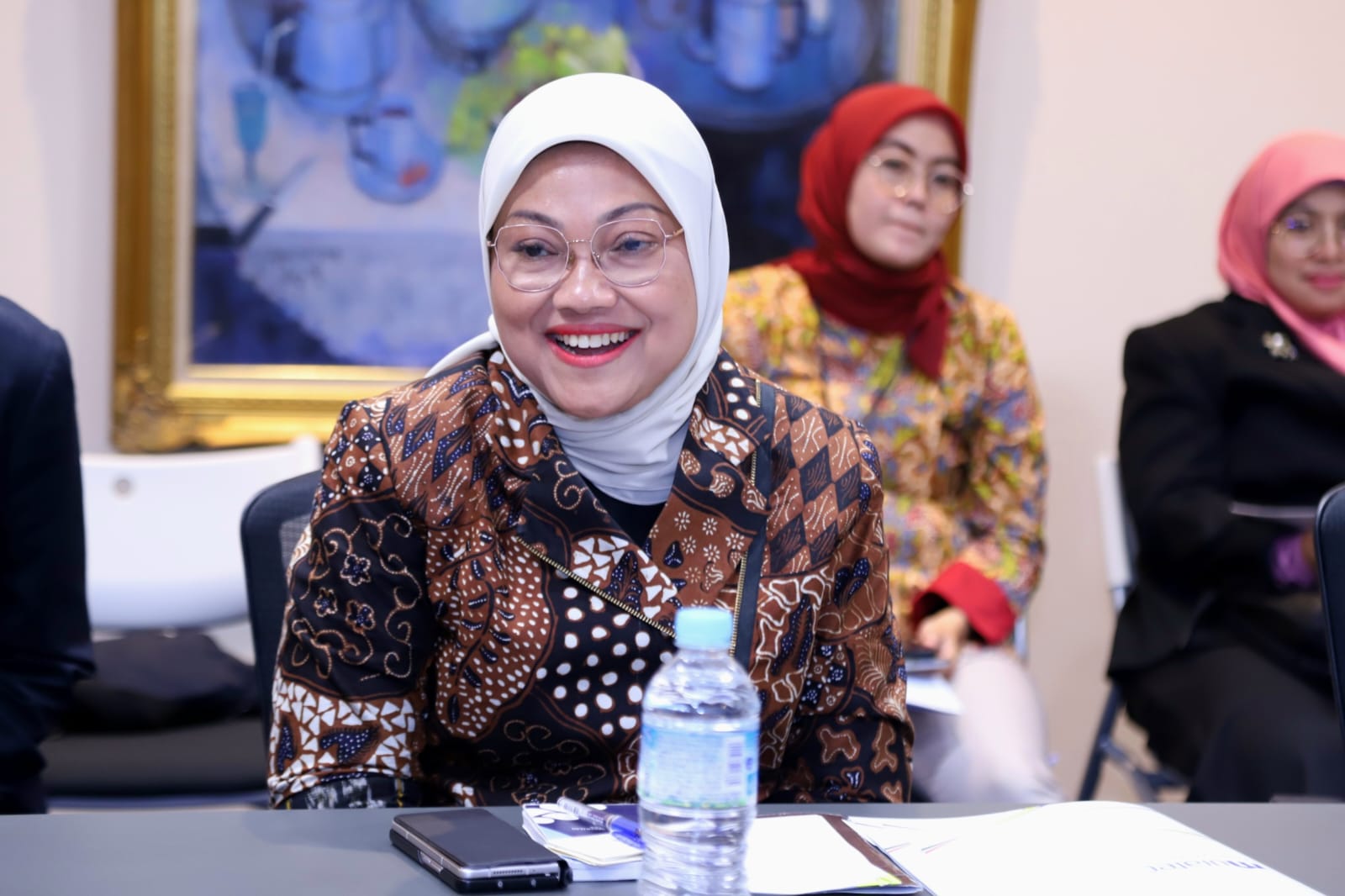 Menaker Ida Fauziyah bertemu dan berdialog dengan peserrta magang dari Indonesia di Nagoya, Jepang, Senin (6/11).