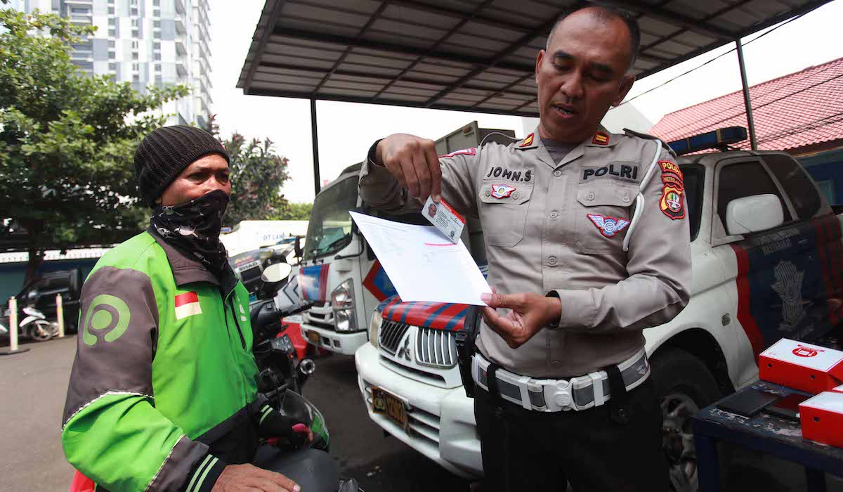 Tilang uji emisi di Jakarta