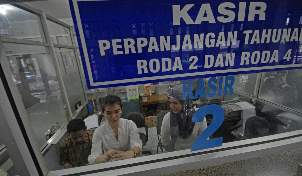 Pelayanan perpanjangan STNK di Samsat Kota Depok.