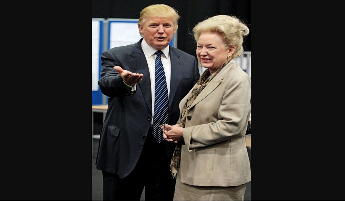 Mantan Presiden AS Donald Trump bersama kakak perempuannya Marryane Trump Barry