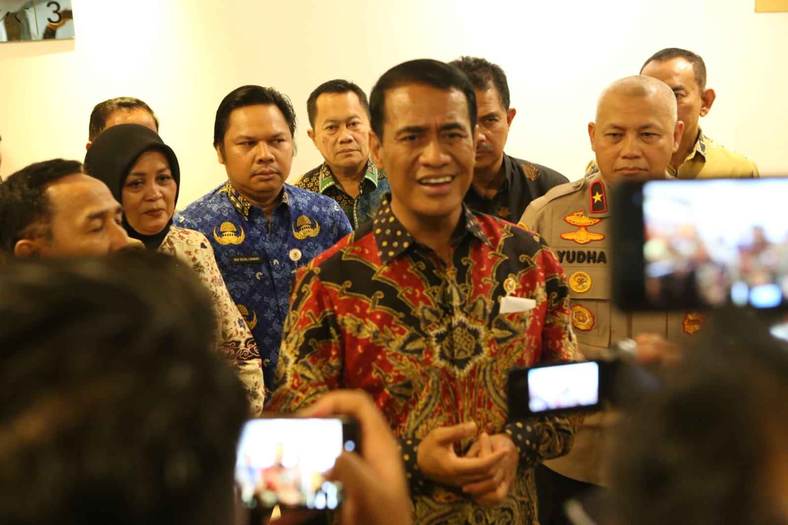 Mentan Andi Amran Sulaiman menghadiri rapat koordinasi di Kalimantan Selatan, Jumat (17/11). 