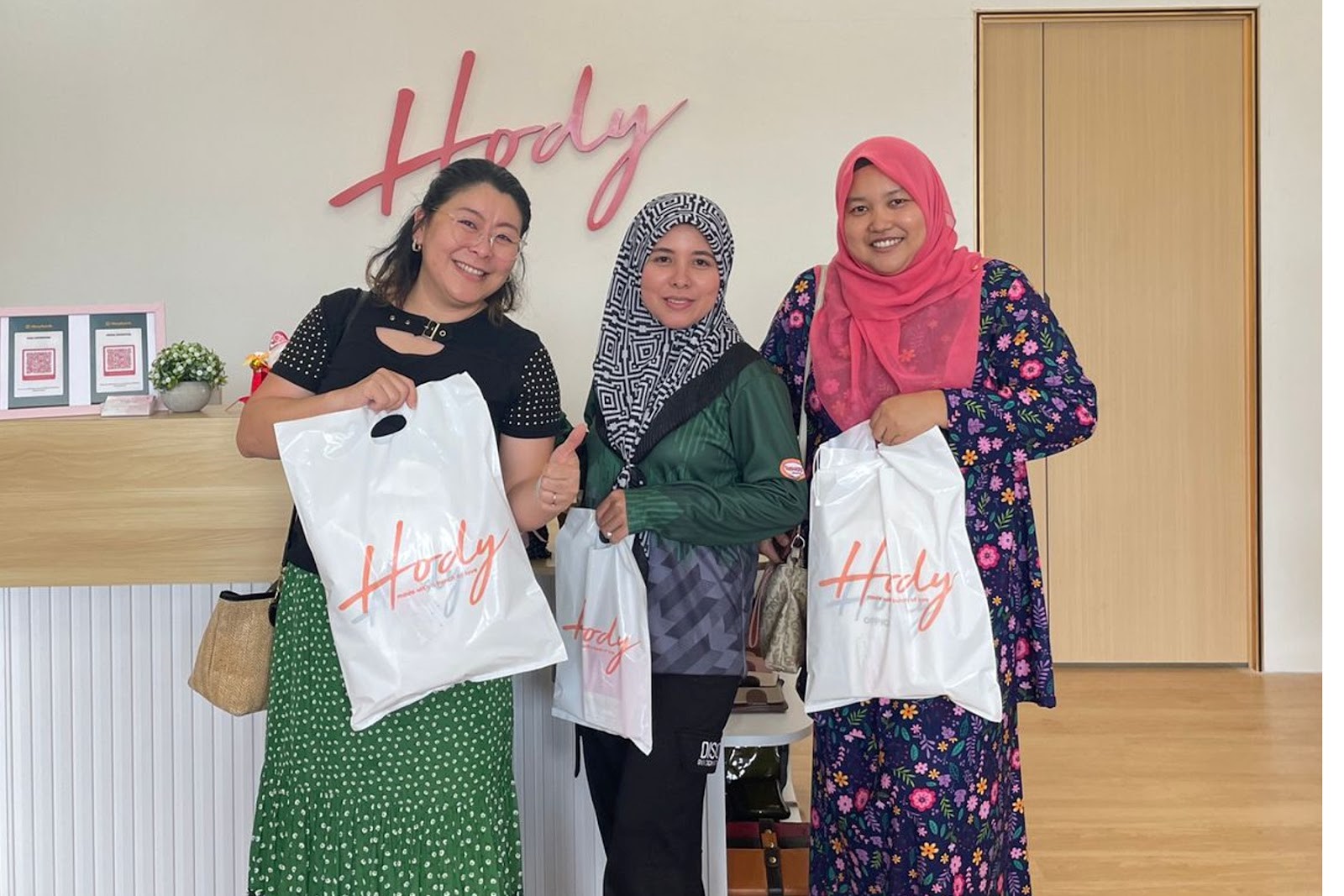 Soft opening pembukaan gerai perdana brand fashion Indonesia di Malaysia