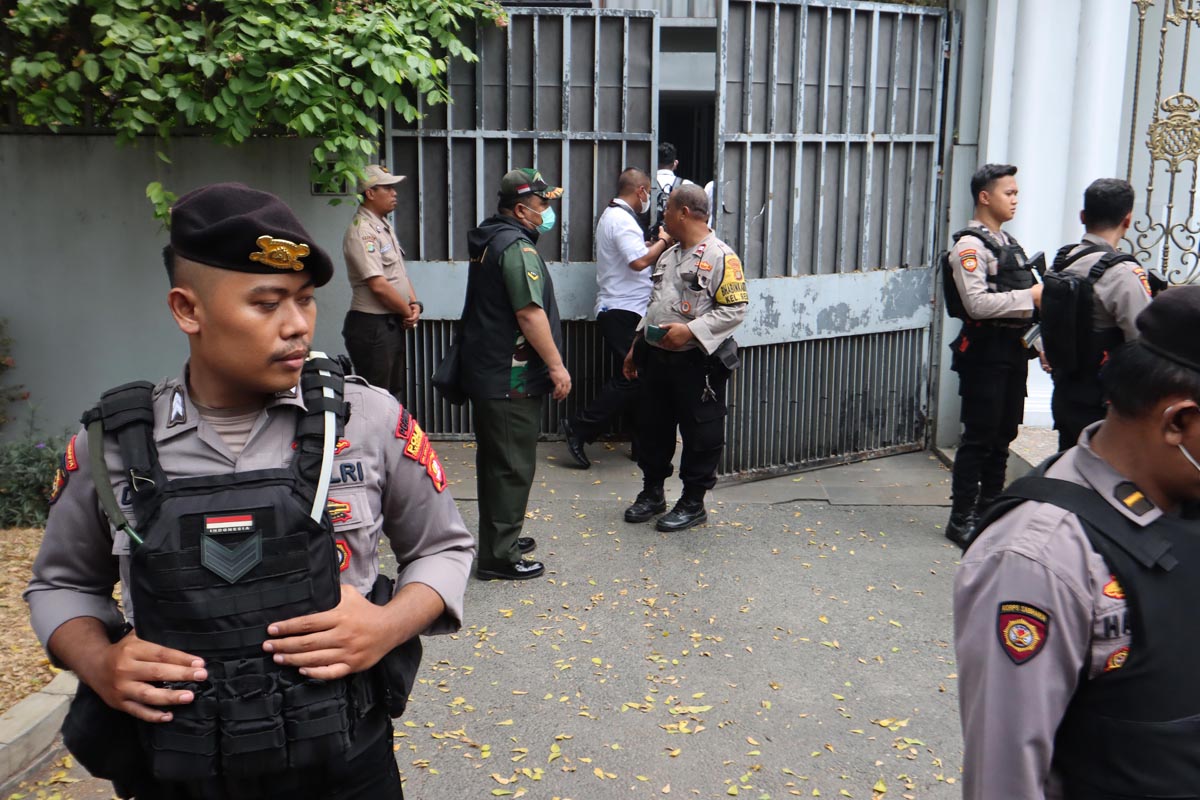 Pengamat menilai lebih logis sewa safe house sebagai gratifikasi ketimbang dibayar sendiri karena akan mencurigakan.