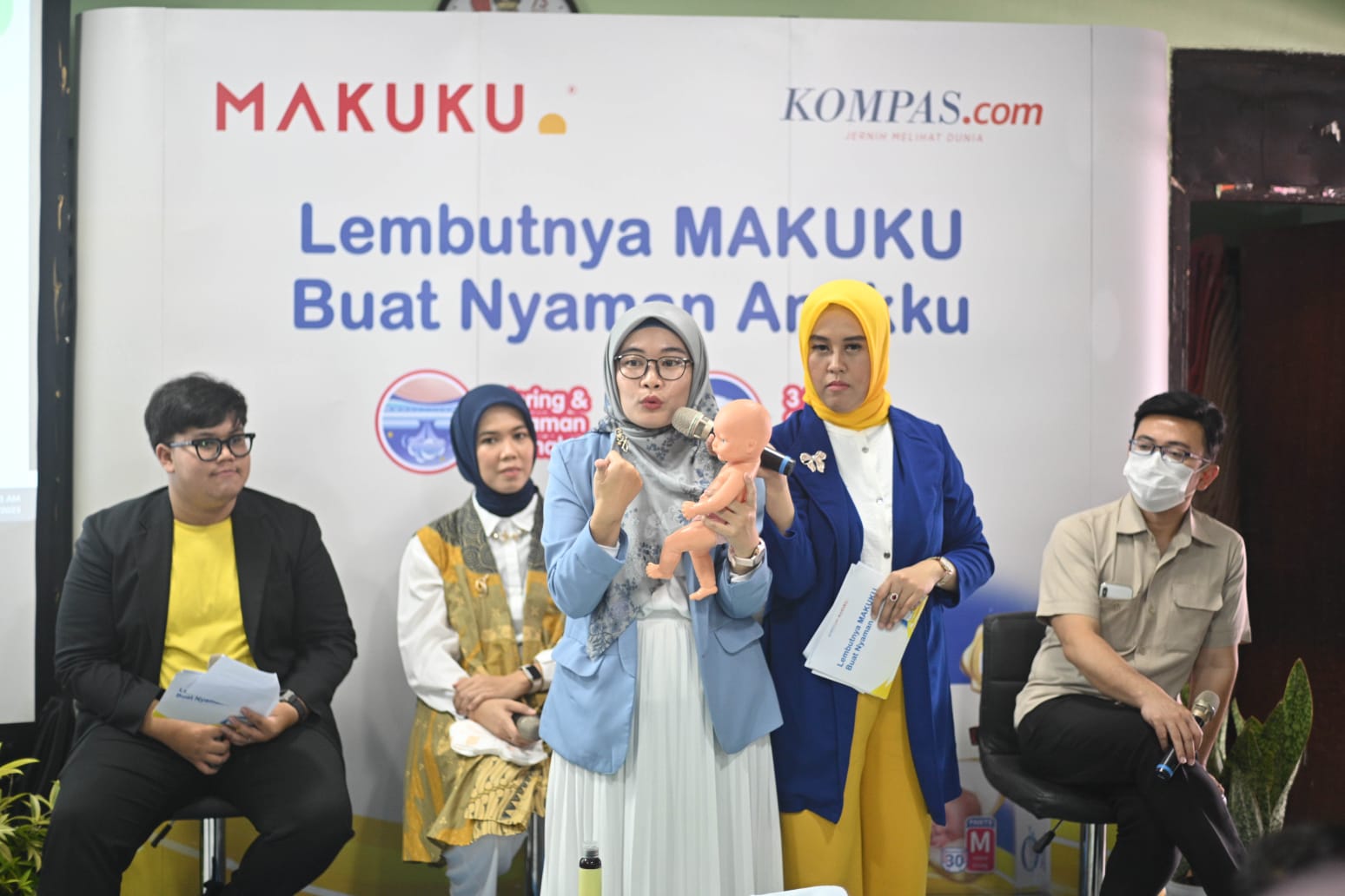 Kegiatan yang berteme 'Lembutbta Makuku Buat Nyaman Anakku' digelar di Jakarta, Kamis (2/11).