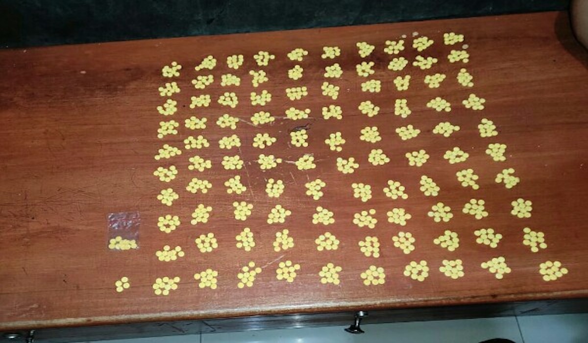 Polsek Mauk sita ribuan obat keras dari sebuah toko kosmetik di Kampung Pondok, Kabupaten Tangerang, Banten.