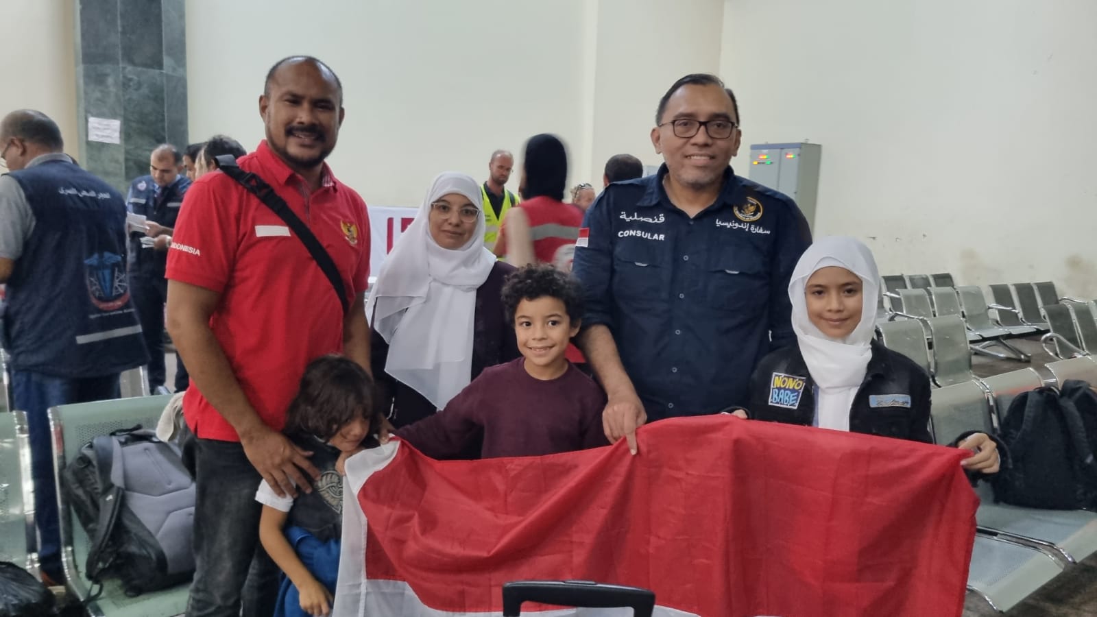 Menlu Retno mengungkapkan 4 WNI dan seorang istri WNI dievakuasi dari Gaza ke Kairo, Mesir.