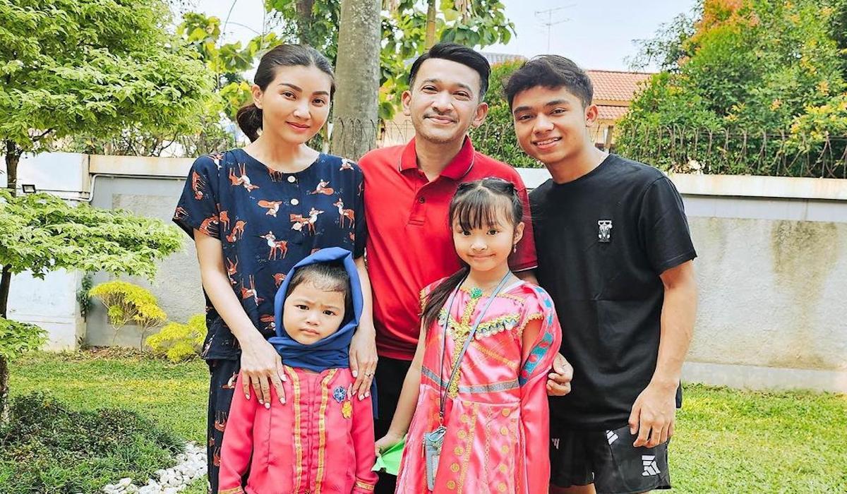 Keluarga Ruben Onsu dan Sarwendah adopsi anak