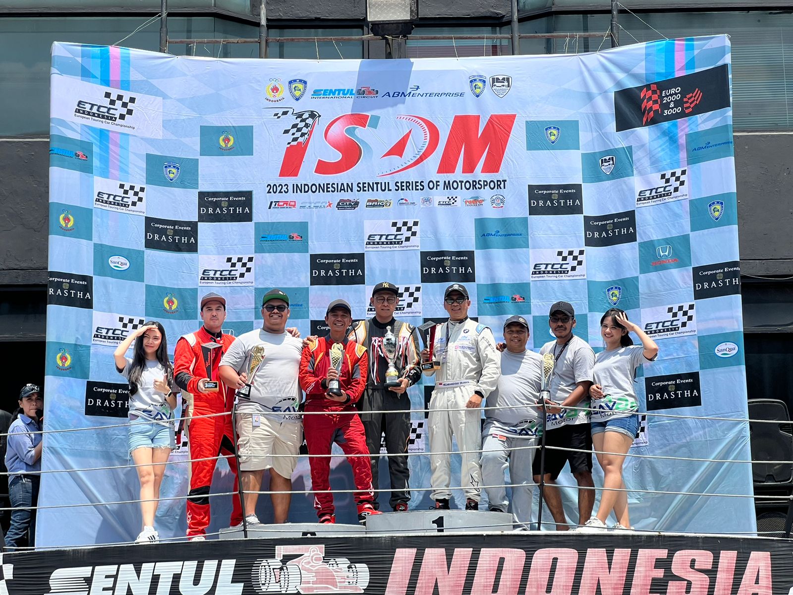 Tim balap SAV Acer Motorsport menjadi juara umum dalam Kelas Novice European Touring Car Championship (ETCC).