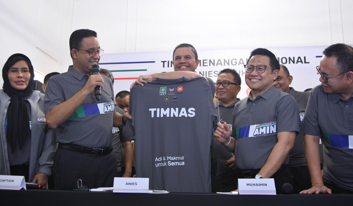 Captain Timnas Pemenangan Amin Marsekal Madya (Purn) Muhammad Syaugi Alaydrus (tengah).