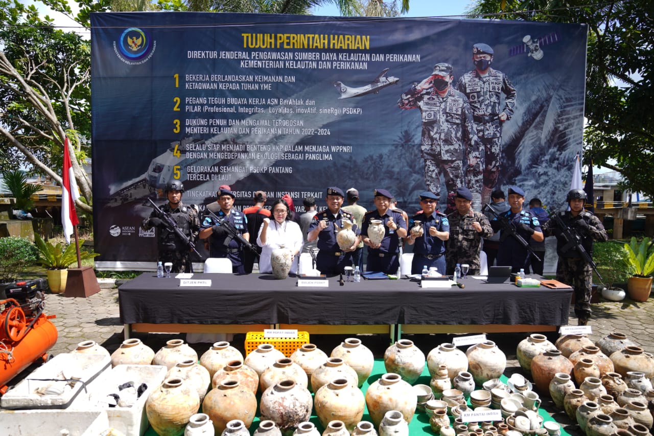 KKP menangkap tiga unit kapal yang diduga melakukan pengangkatan BMKT ilegal di sekitar Pulau Pengikik dan Pulau Tambelan.