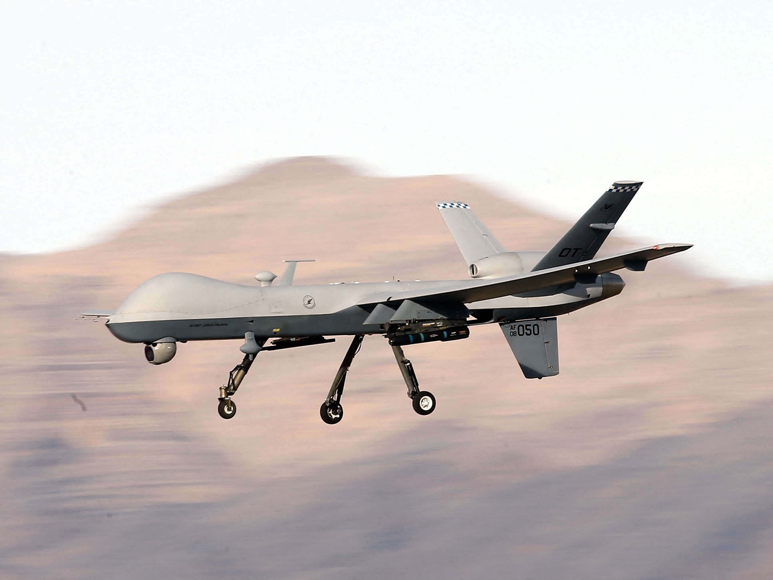 Pesawat berawak jarak jauh (RPA) MQ-9 Reaper terbang selama misi pelatihan di Pangkalan Angkatan Udara Creech di Indian Springs, Nevada.