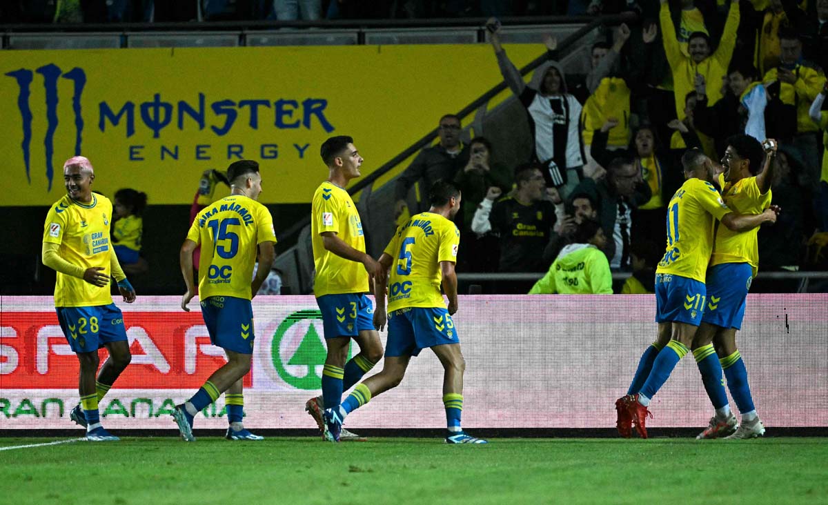 Las Palmar berhasil mengalahkan Atletico Madrid 2-1. 