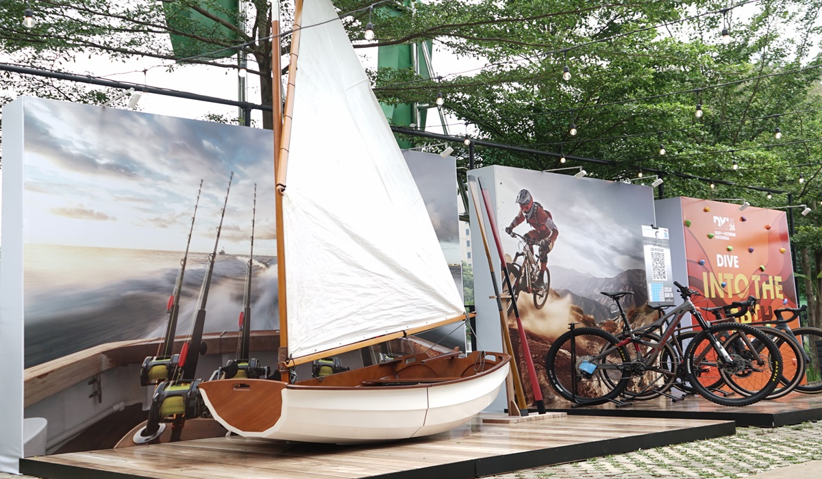 Suasana pameran Deep and Extreme Indonesia