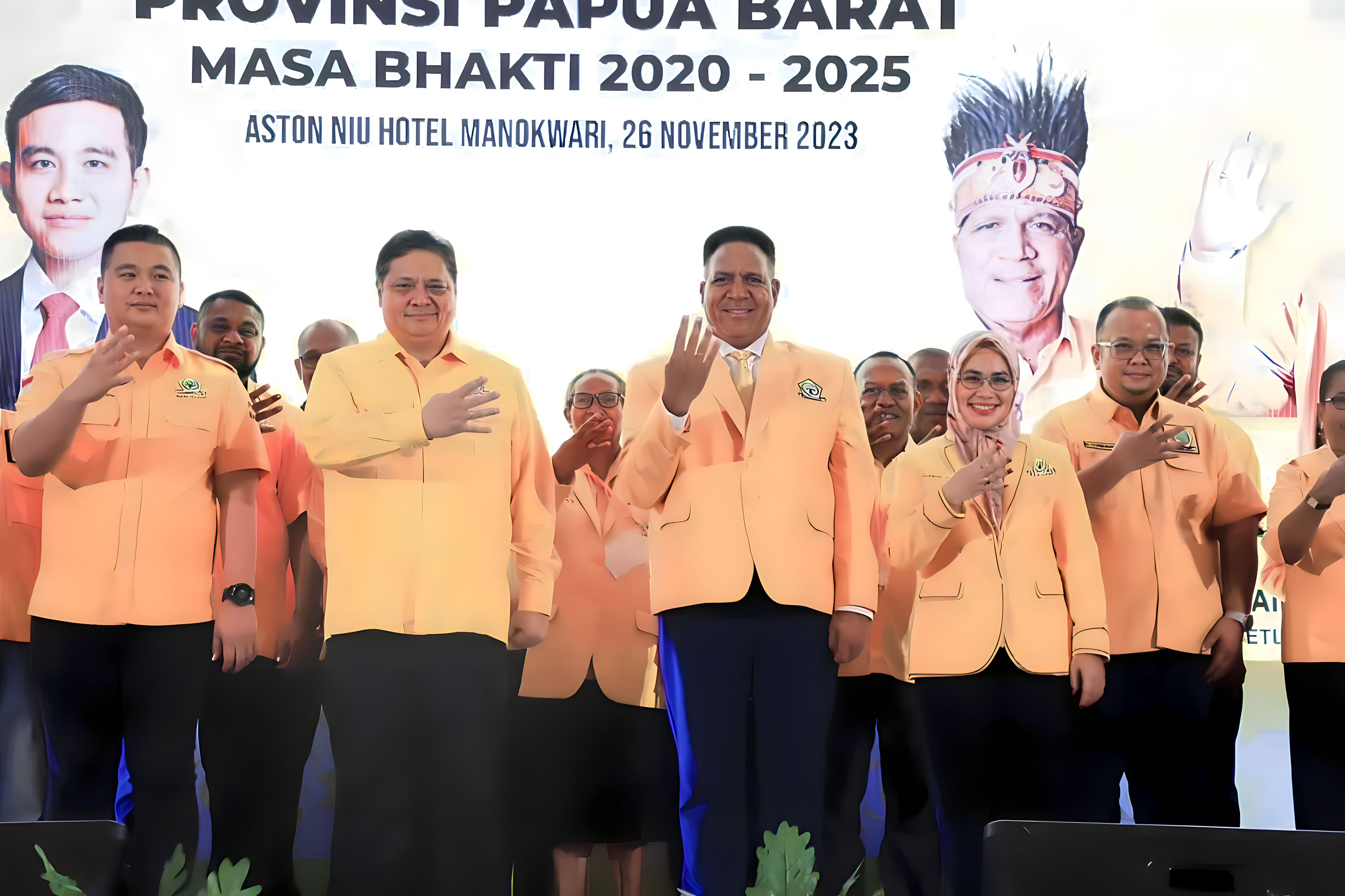 Paulus Waterpauw (ketiga dari kiri).