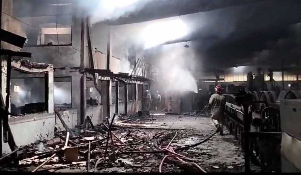 Eks Pabrik PT Tranka Kabel di Depok Terbakar, Api Berkobar Setinggi 50 Meter