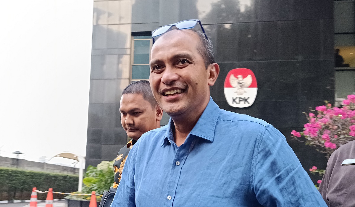 Wakil Menteri Hukum dan Hak Asasi Manusia (Wamenkumham) Edward Omar Sharif Hiariej berjalan keluar dari KPK