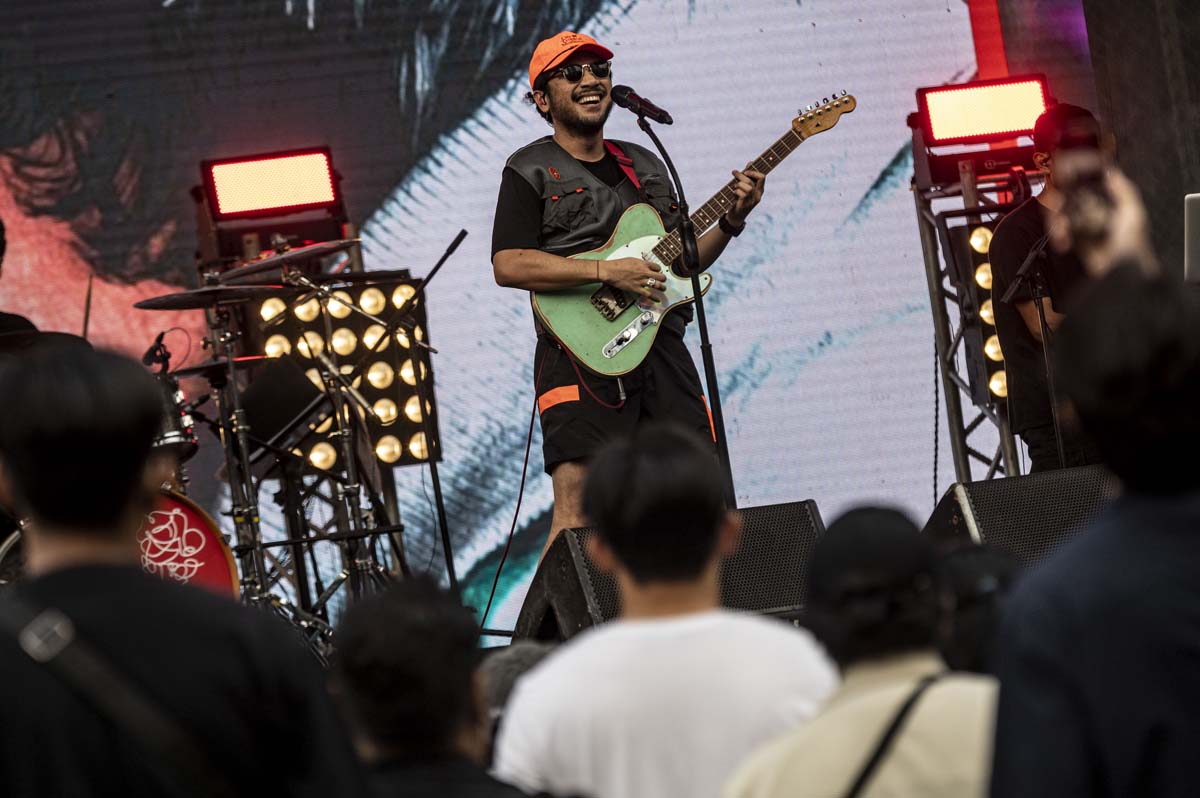 Single Salam Pada Rindu mengajarkan Kunto Aji ikhlas dalam kehidupan.