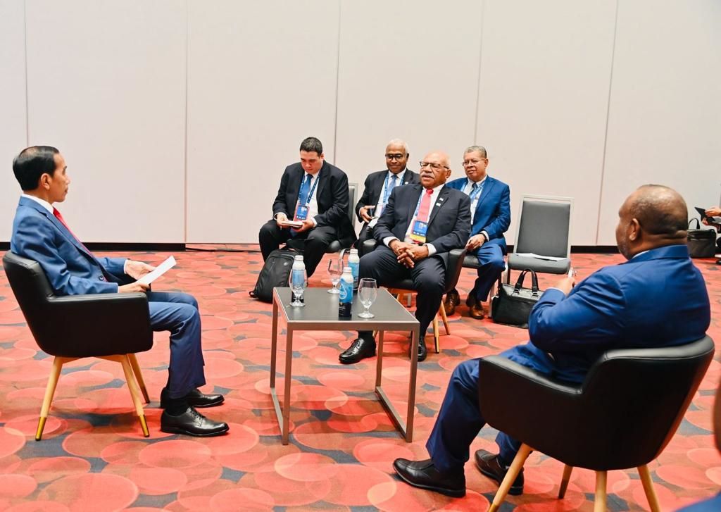 Presiden Joko Widodo menggelar pertemuan trilateral bersama Perdana Menteri Papua Nugini James Marape dan Perdana Menteri Fiji Sitiveni.