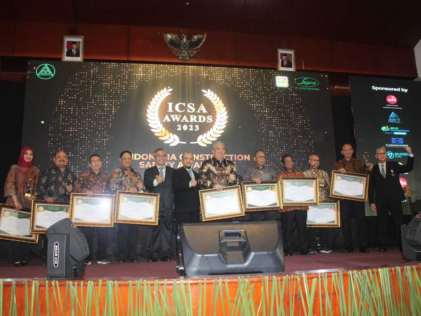 Sejumlah pemenang Indonesia Construction Safety Award (ICSA).