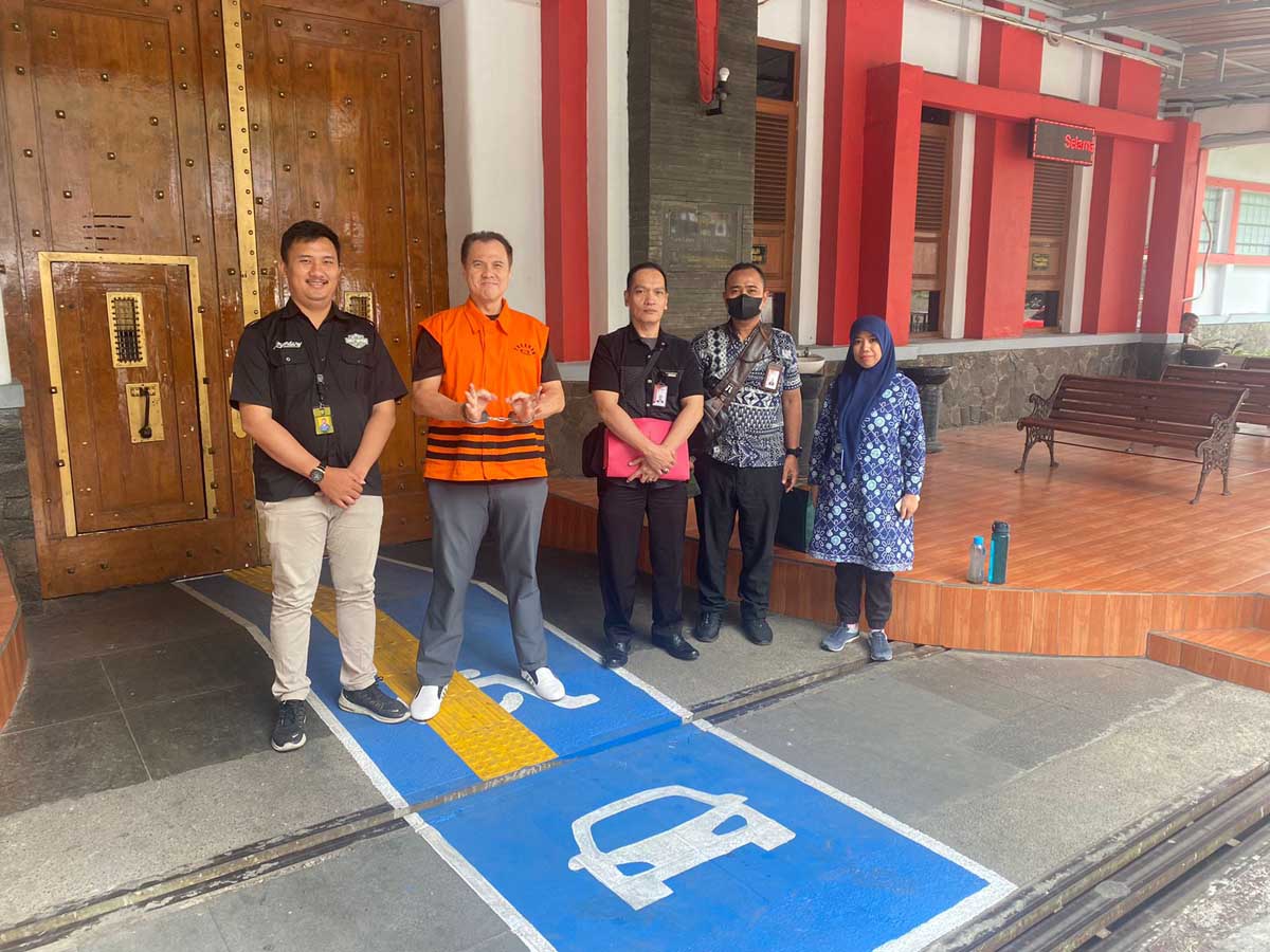 KPK menyerahkan Rp153,7 miliar ke kas negara dari kasus korupsi pengadaan heli AW-101 di TNI AU pada 2016-2017.