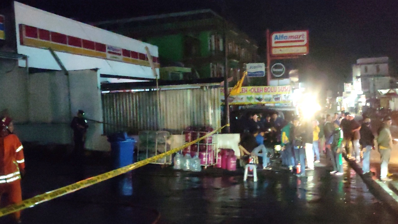 Minimarket di Cikole Terbakar, Stok di Gudang Ludes
