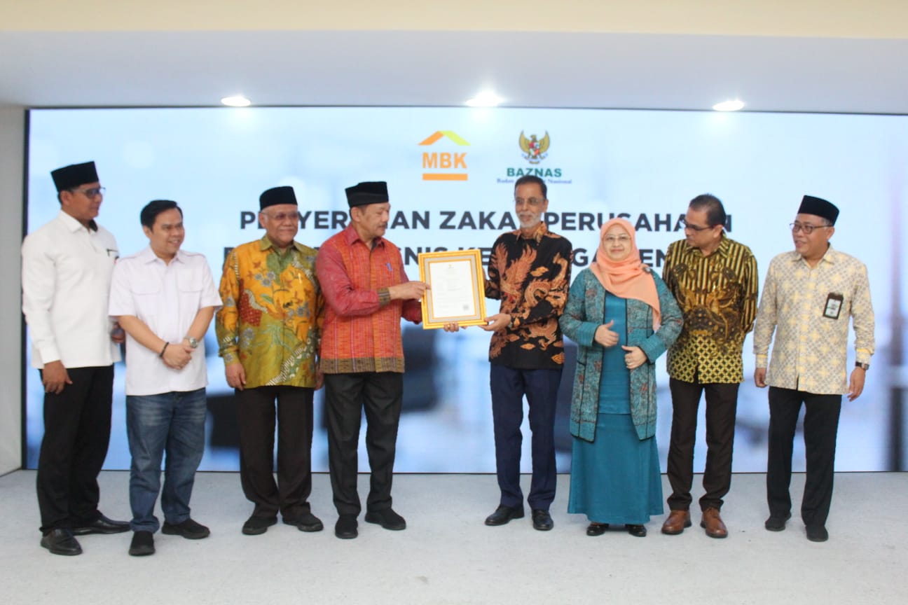 Penyerahan zakat perusahaan PT MBK Ventura kepada Baznas RI di Jakarta, Rabu (1/11).