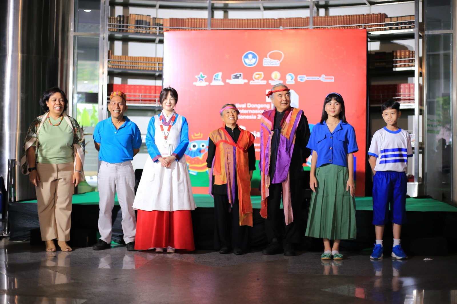 Festival Dongeng Internasional Indonesia (FDII) 2023 berlangsung pada 24-26 November 2023 di Perpustakaan Jakarta. 