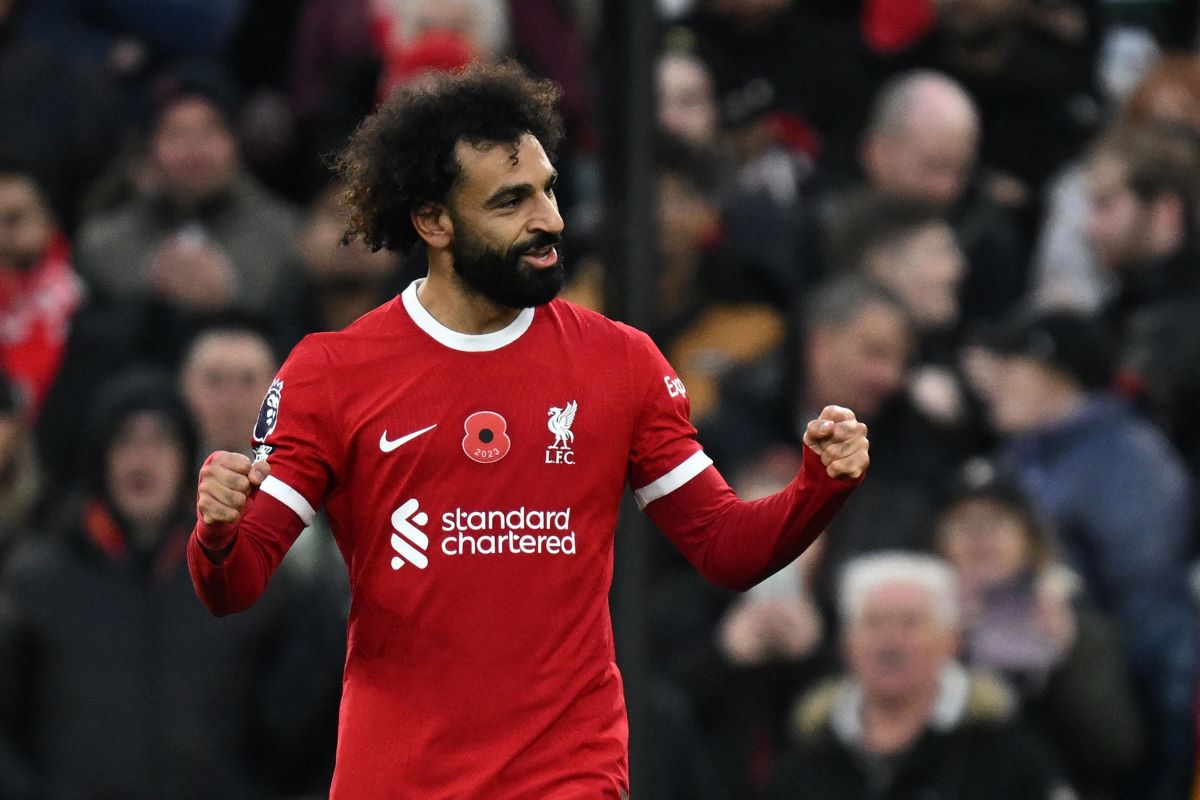 Mohamed Salah berselebrasi siao mencetak gol ke gawang Brentford.
