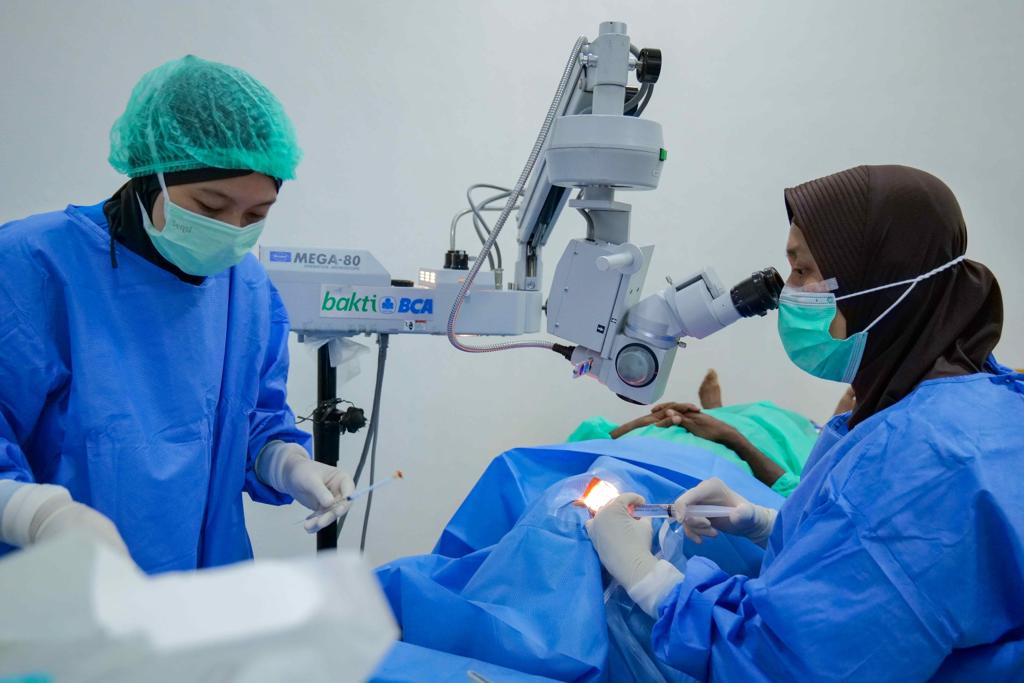 Berantas Buta Akibat Katarak Hingga ke Papua, BCA Gelar Baksos Operasi Katarak di Manokwari, Papua.