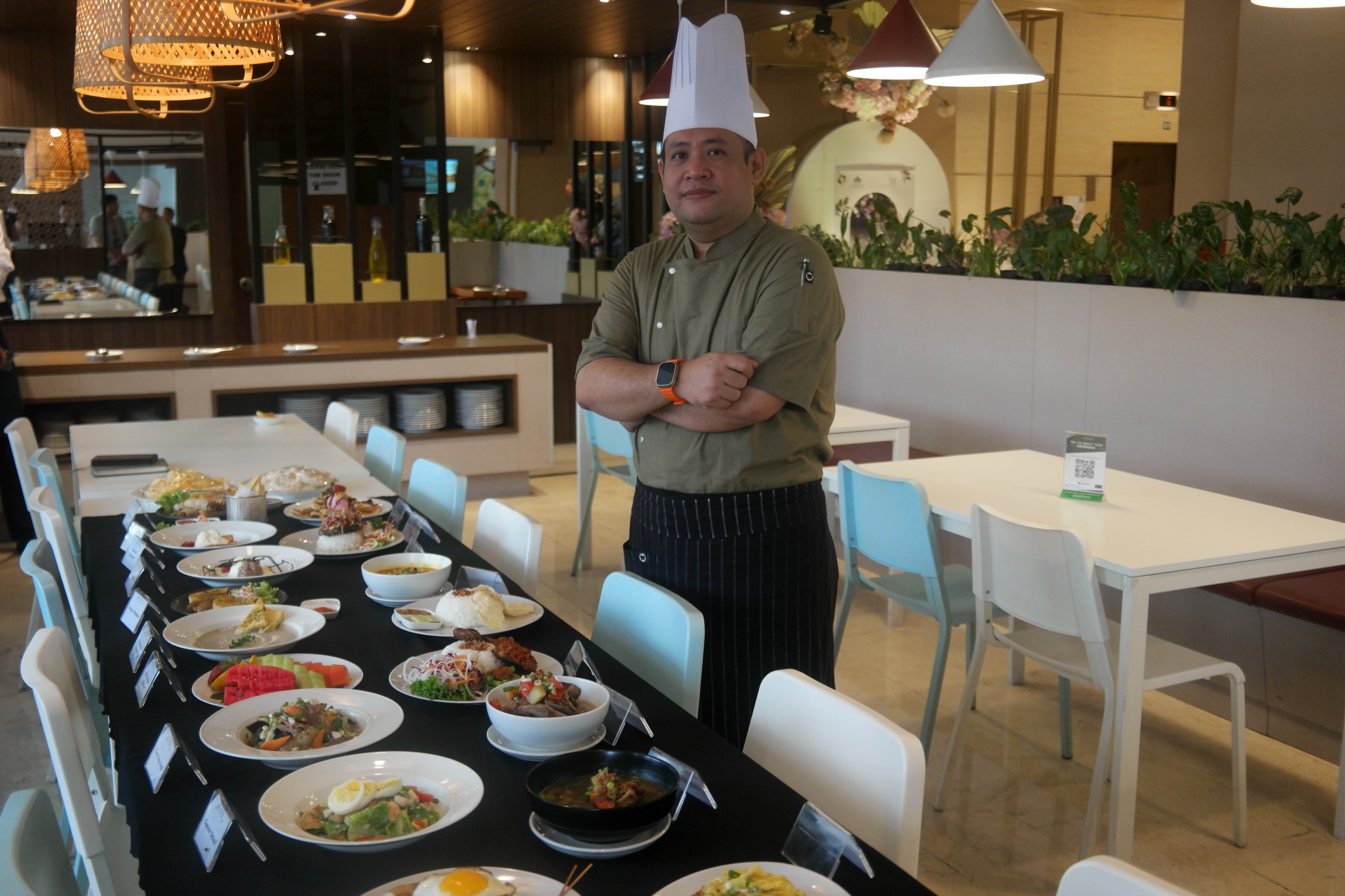 Ilustrasi. Seorang chef dengan berbagai kuliner.