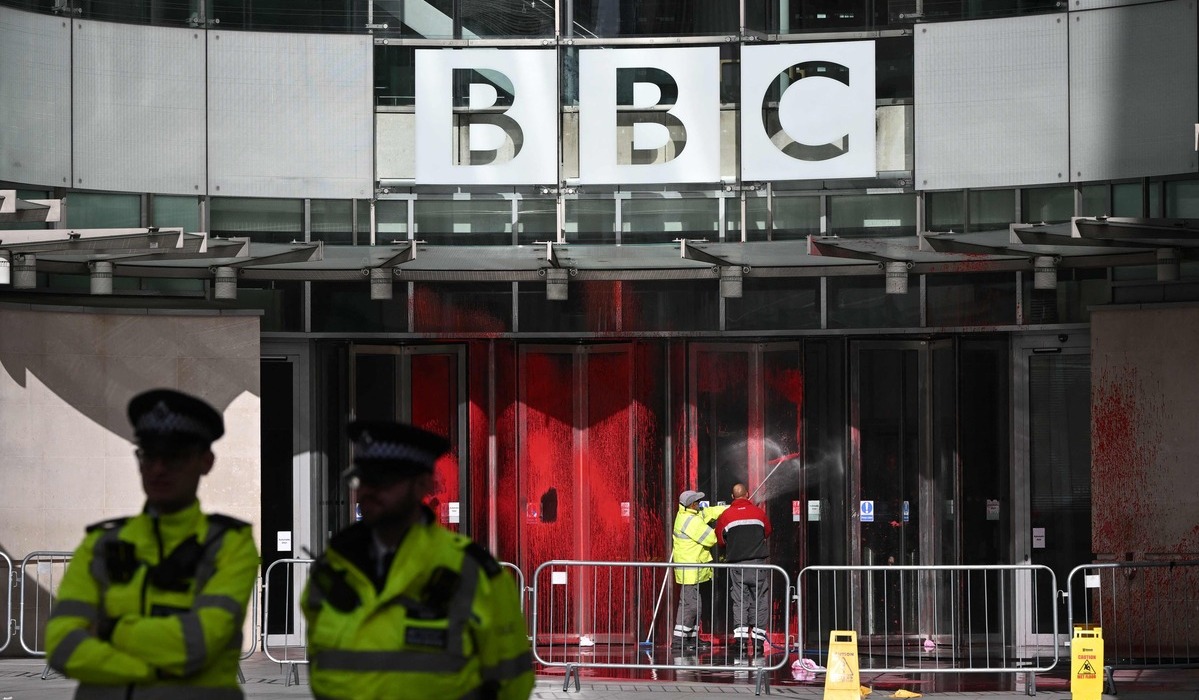 Kantor pusat BBC di London, Inggris.