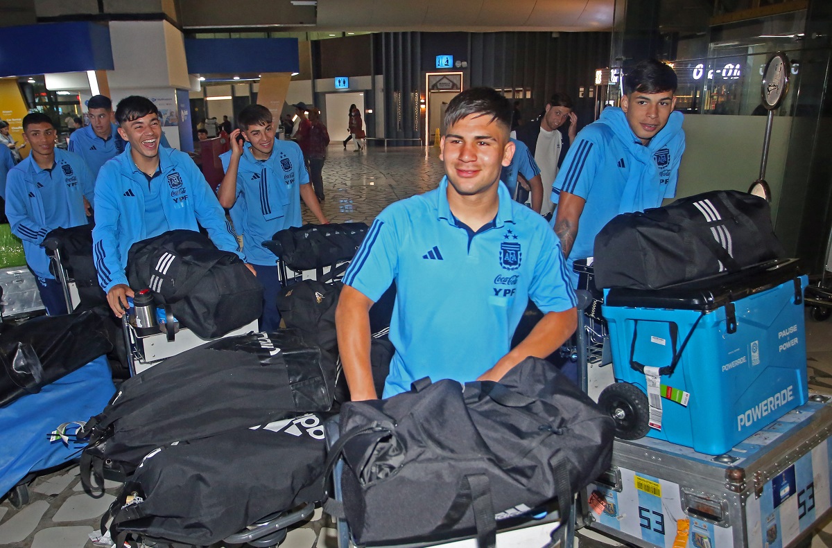 Pesepak bola Tim Nasional Argentina U-17 tiba di Bandara Soekarno Hatta, Tangerang, Banten, Rabu (1/11/2023)