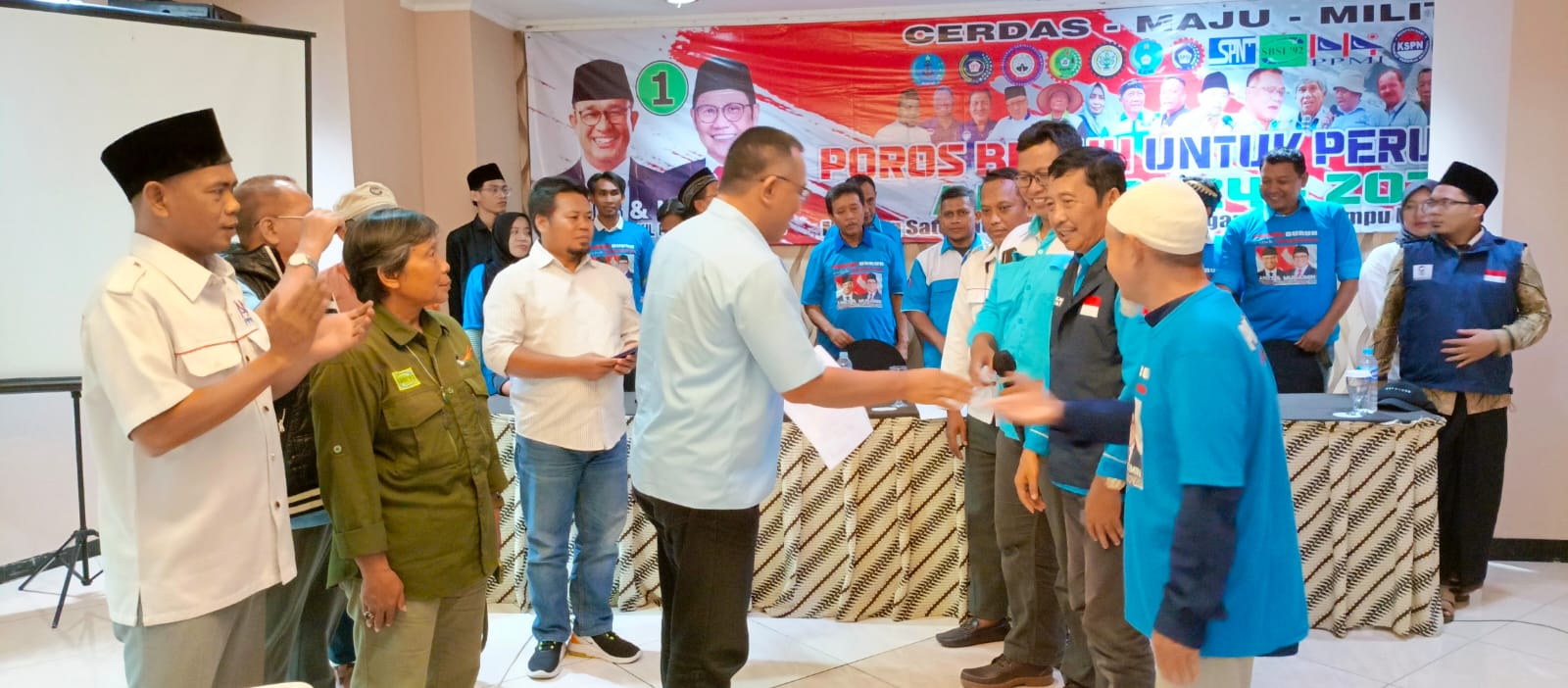 Kaum buruh Jateng menyatakan dukungan pada Pasangan Anies-Muhaimin (AMIN) melalui pembentukan Poros Buruh Untuk Perubahan di Semarang.