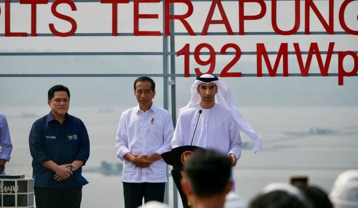 Presiden Joko Widodo bersama perwakilan Uni Emirat Arab dalam peresmian PLTS Cirata (9/11/2023).