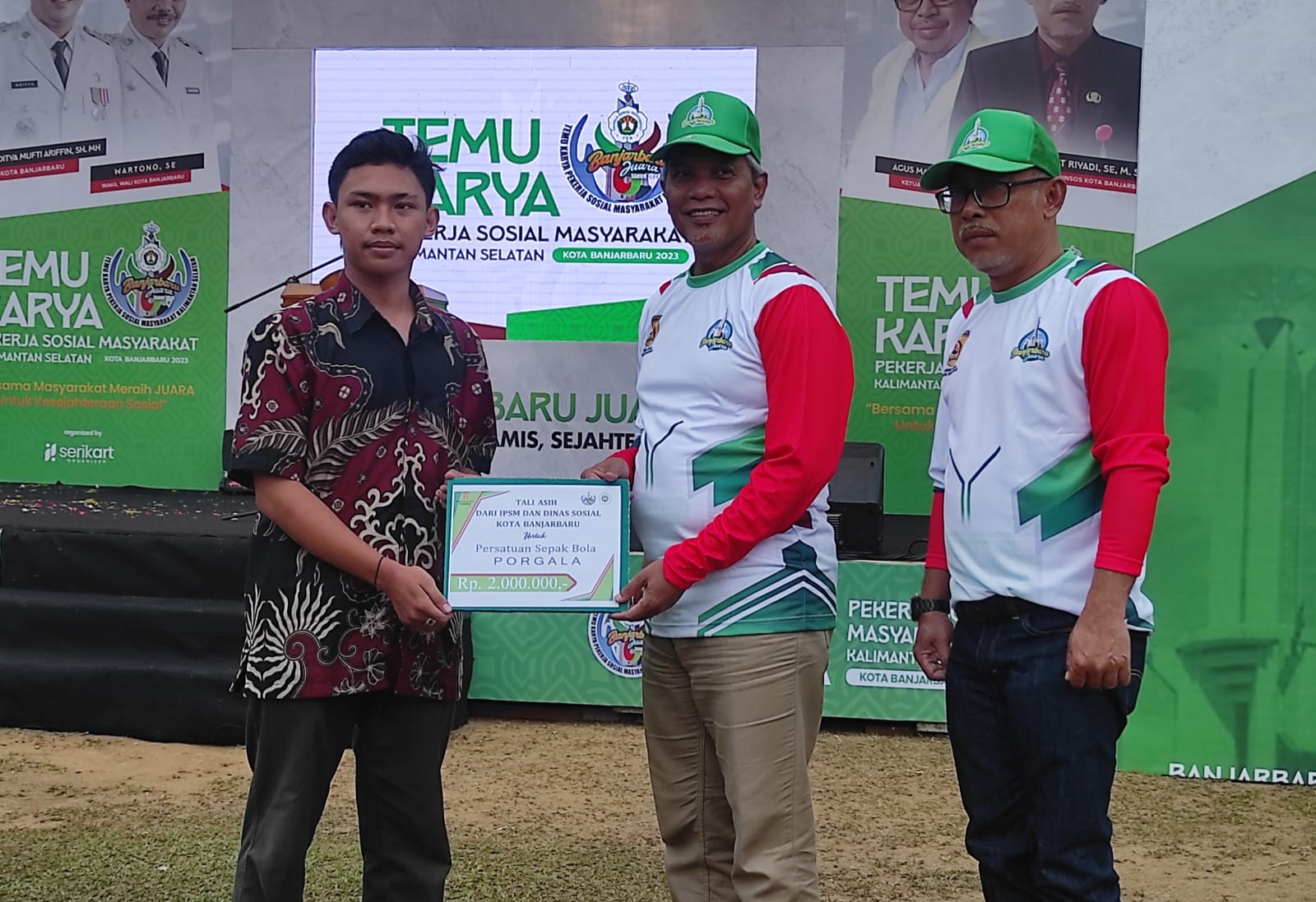 Ratusan relawan mengikuti temu karya pekerja sosial masyarakat (PSM) se kalsel di Banjarbaru.